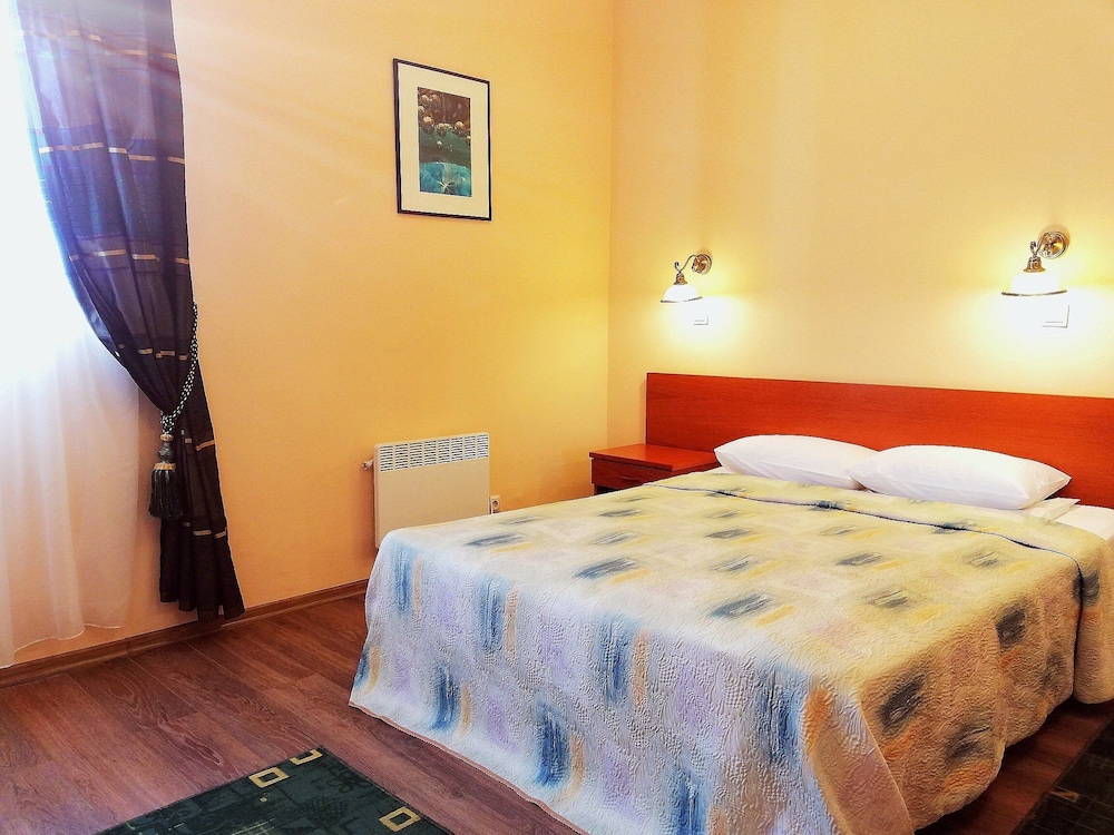 Economy Double or Twin Room, 1 Double or 2 Twin Beds photo 2