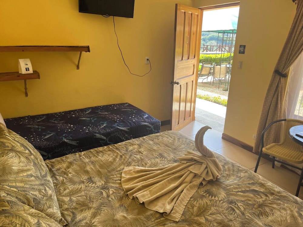 Family Room, 1 Bedroom, Balcony, Valley View photo 1