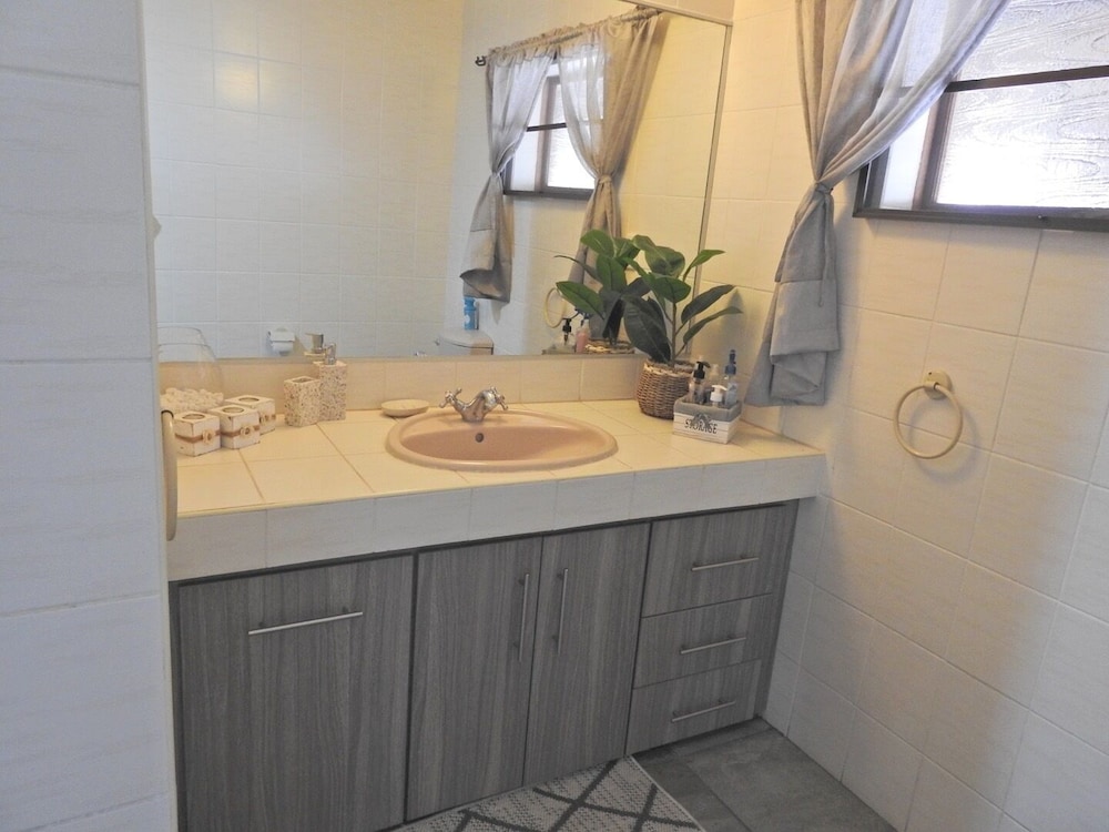 Luxury House, 6 Bedrooms photo 2
