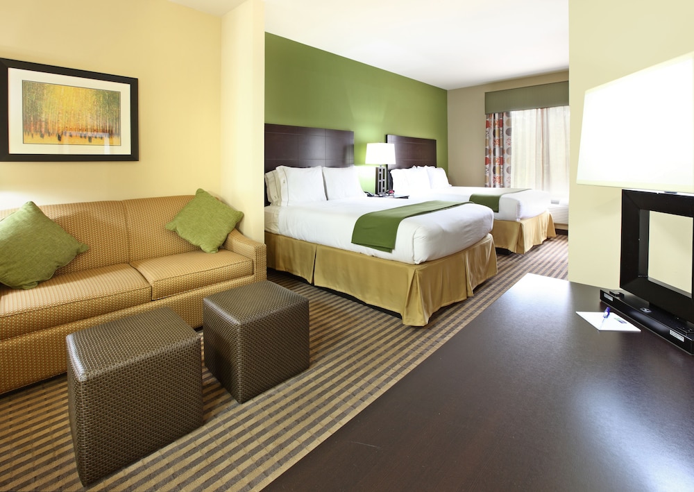 Suite, Multiple Beds - Photo 3