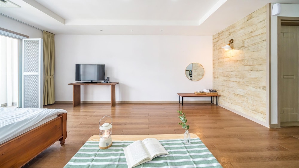 Basic Room, 1 Bedroom (103 (Oceanview)) - Photo 8