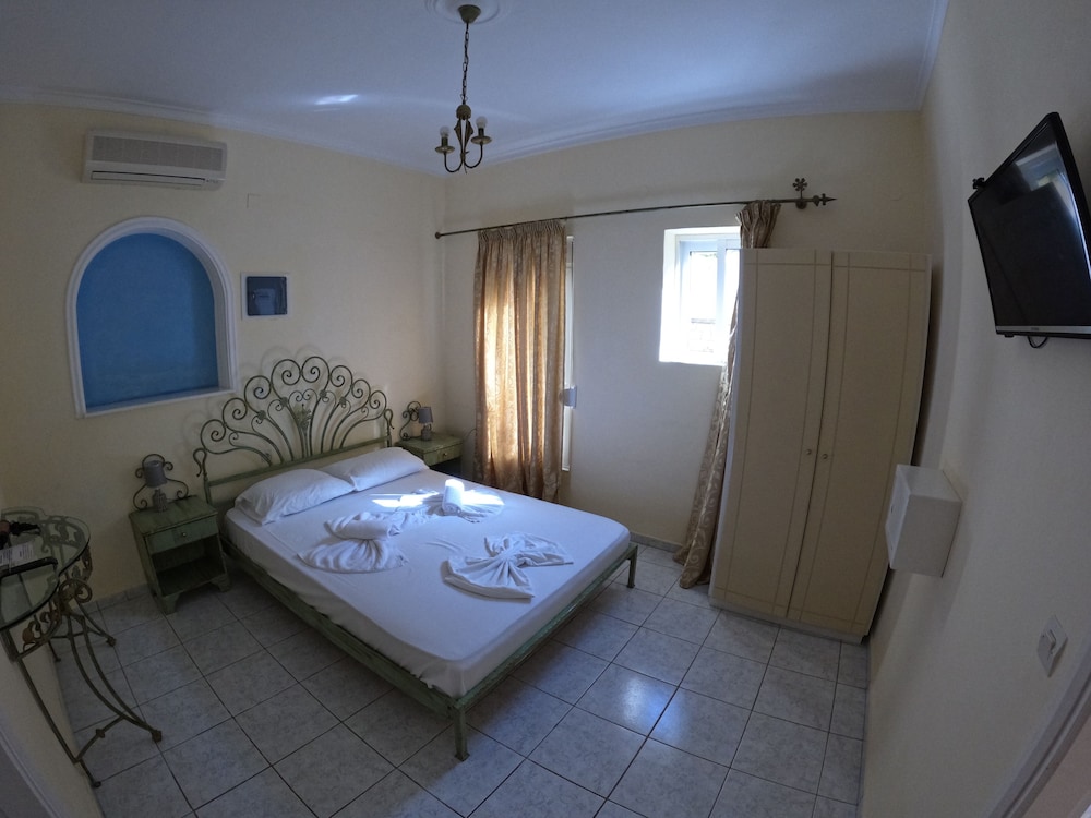 Triple Room, Multiple Beds, Non Smoking