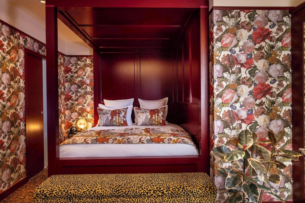 Deluxe Room (with spa access)