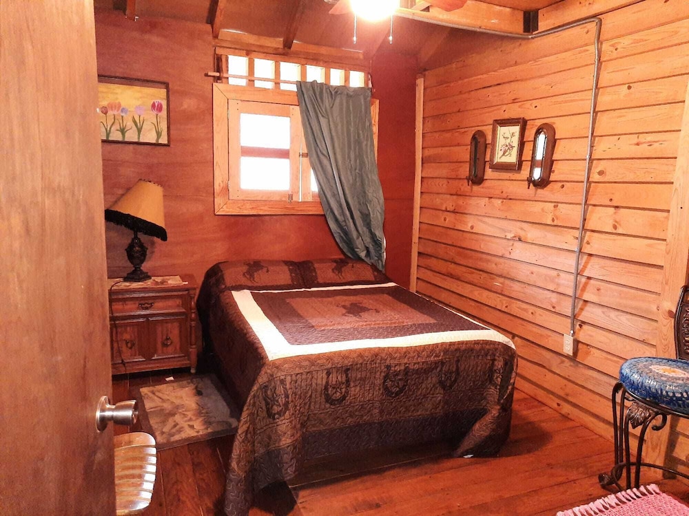 Basic Cabin (Flamingo)