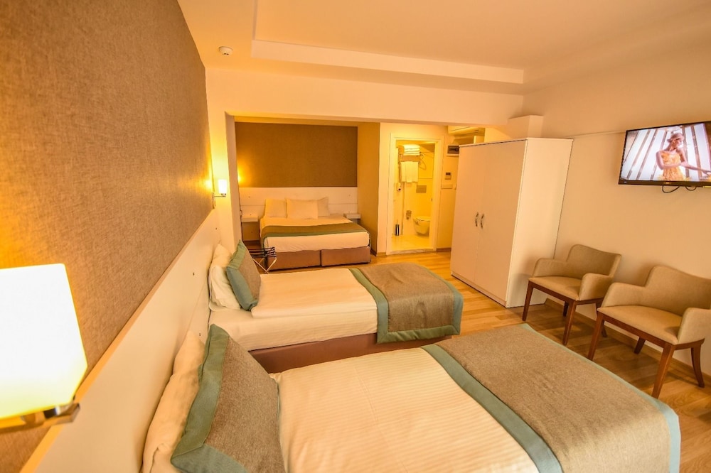 Standard Triple Room, Non Smoking - Photo 1