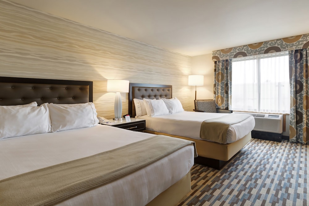 Room, 2 Queen Beds, Accessible (Mobility, Roll-In Shower) - Photo 1