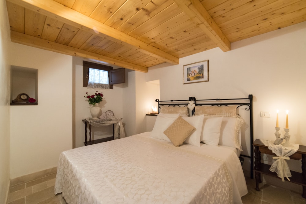 Traditional Duplex, 2 Bedrooms photo 2