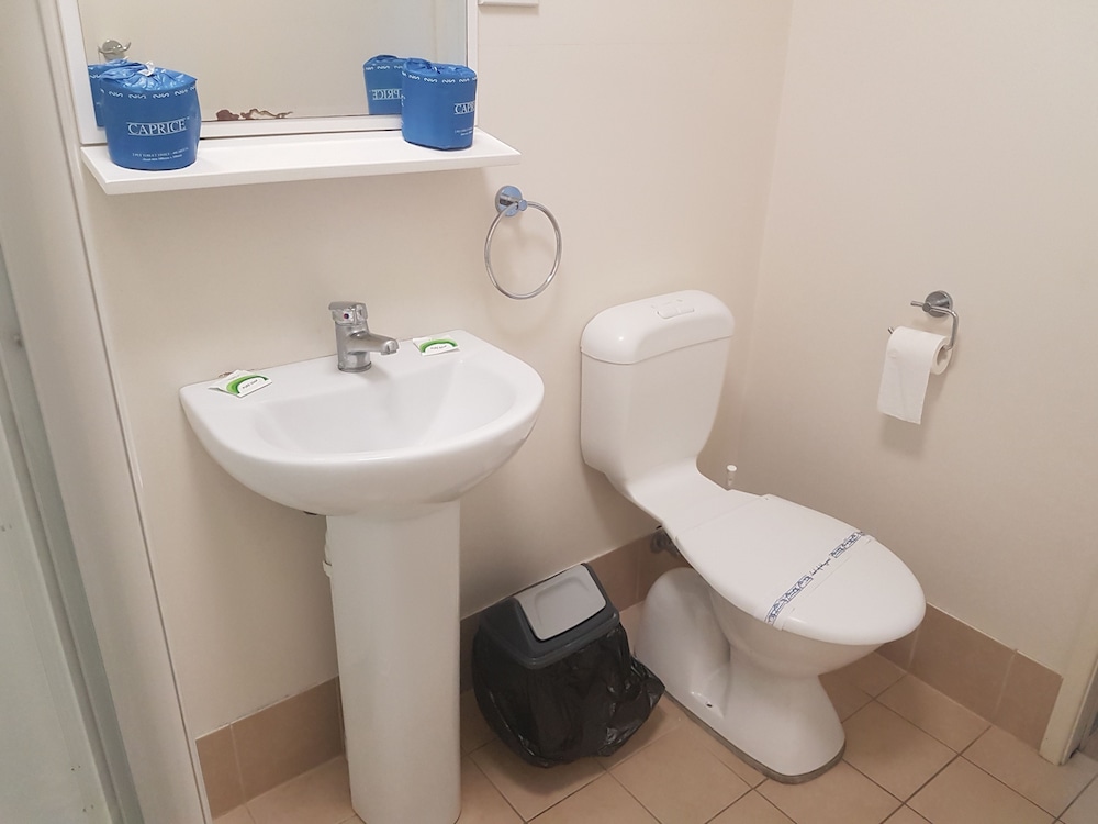 2 Bedroom Waterfront Unit (1 Queen, 1 Double and 1 Single) - 3 photo 2