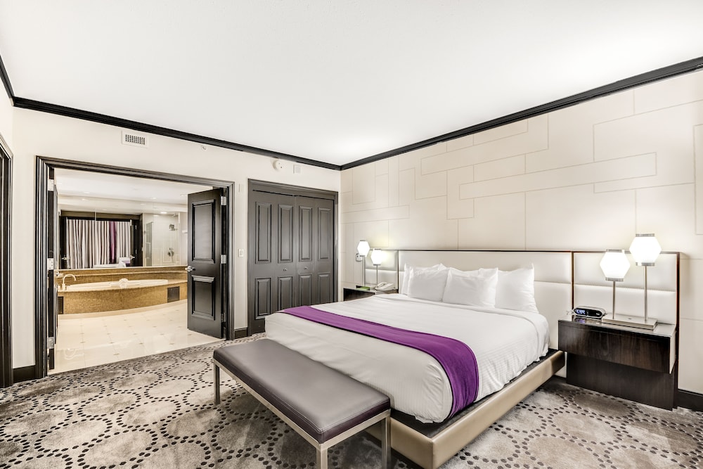 Bayview Tower Suite, 1 King Bed, Non-Smoking - Photo 2