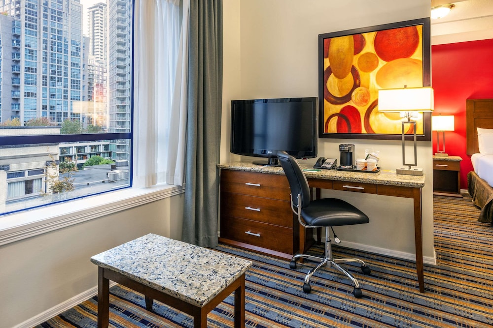 Suite, Multiple Beds, Non Smoking photo 1