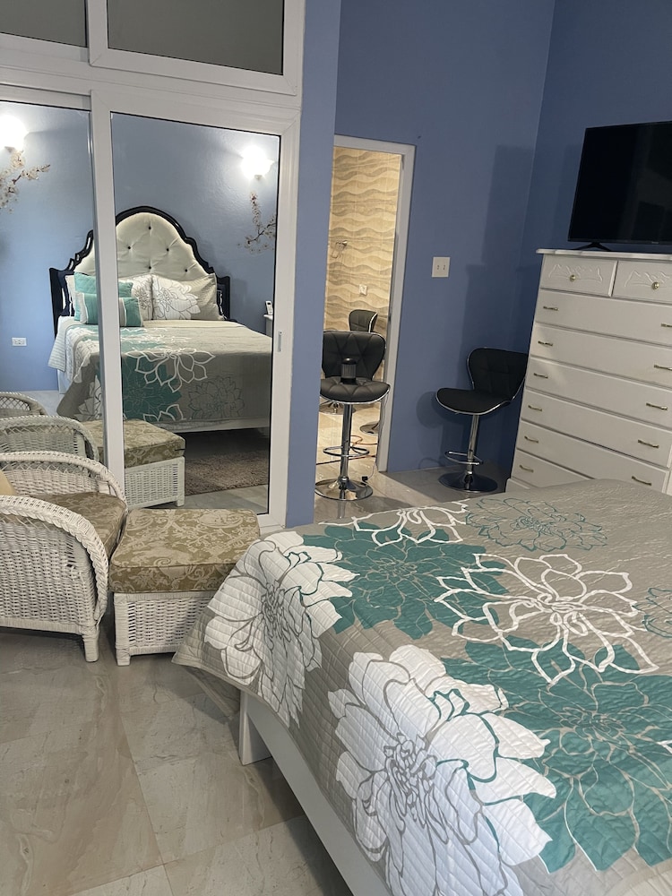 Luxury Room, 1 Queen Bed photo 1
