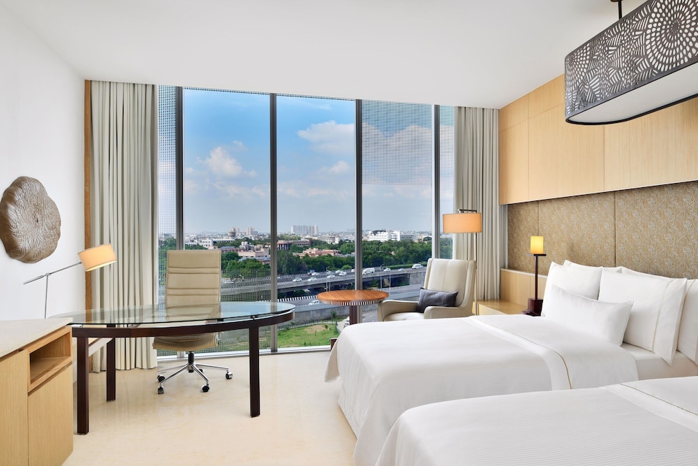 Room, 2 Queen Beds, City View photo 2