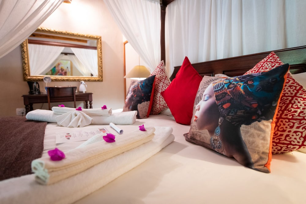 Honeymoon Suite - Photo 6