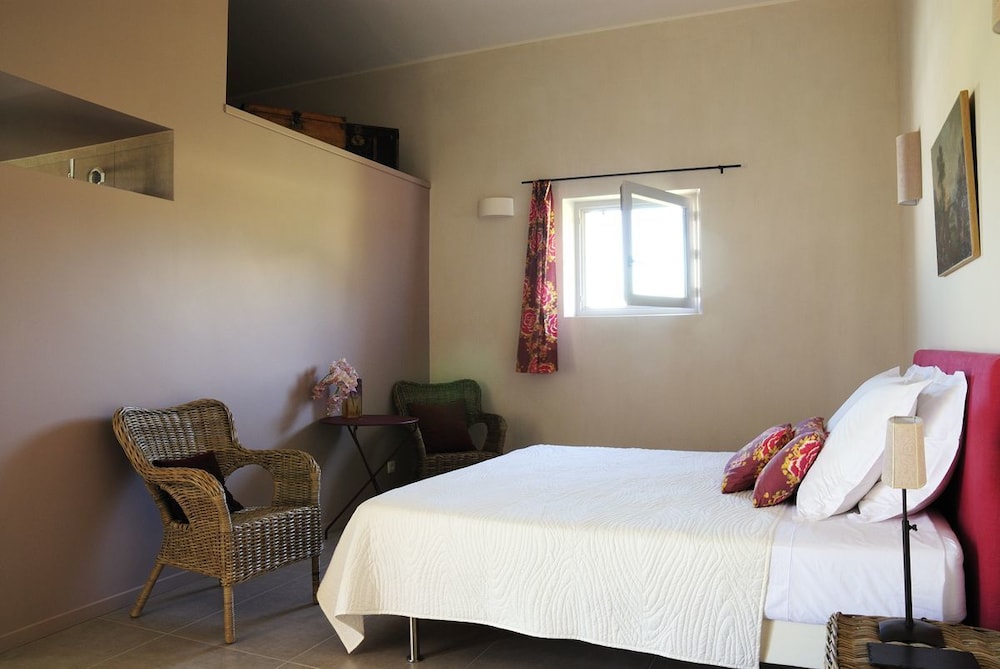 Double Room (Roussanne) photo 1