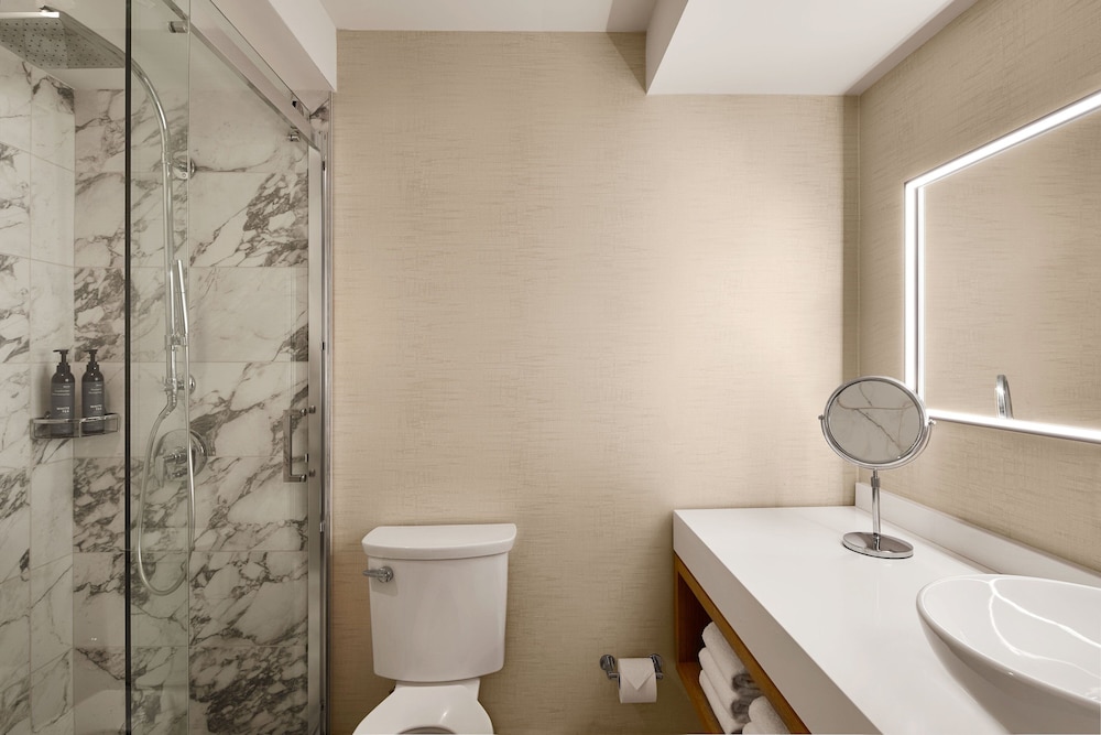 Premium Room, 1 King Bed, Bay View - Photo 4