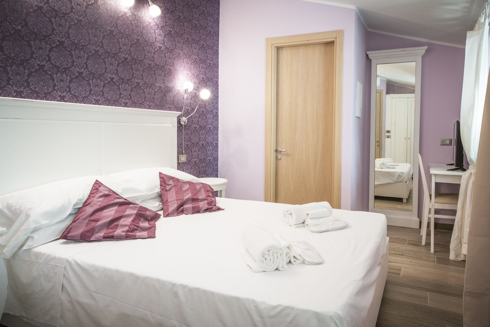 Double Room - Photo 2