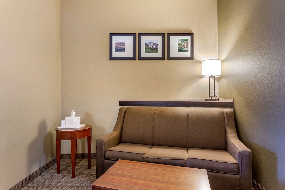 Suite, 2 Queen Beds - Photo 1