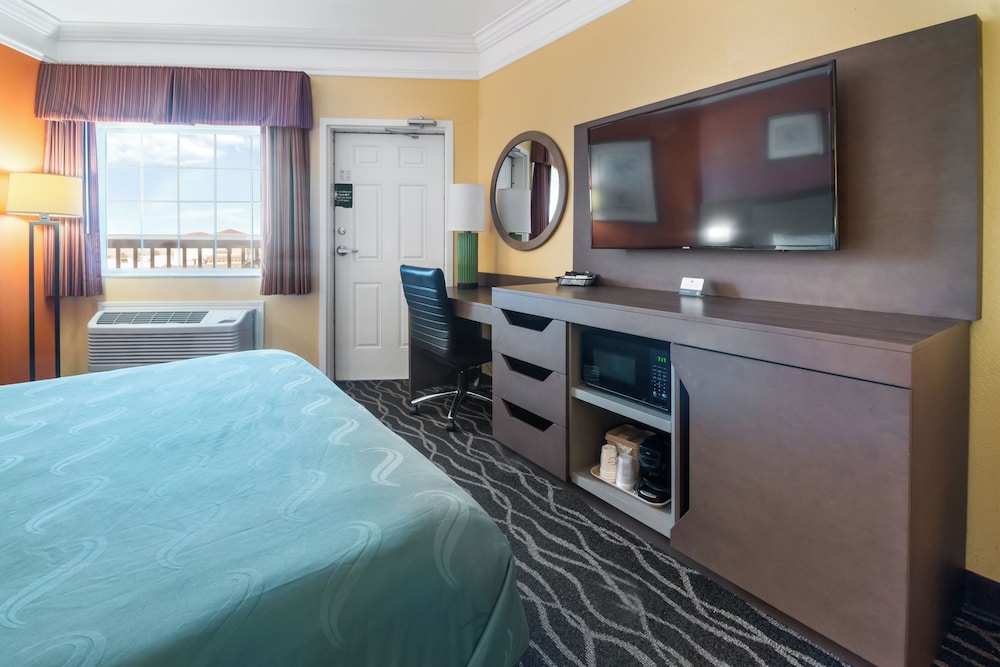 Suite, 1 King Bed with Sofa bed, Non Smoking - Photo 5