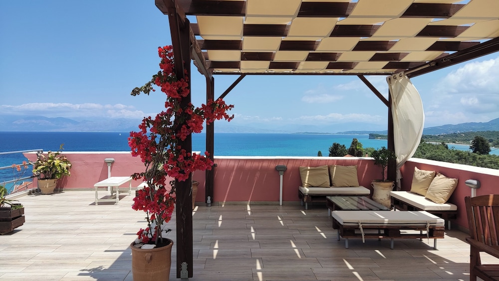 Comfort Studio, 2 Twin Beds, Sea View, Executive Level photo 3