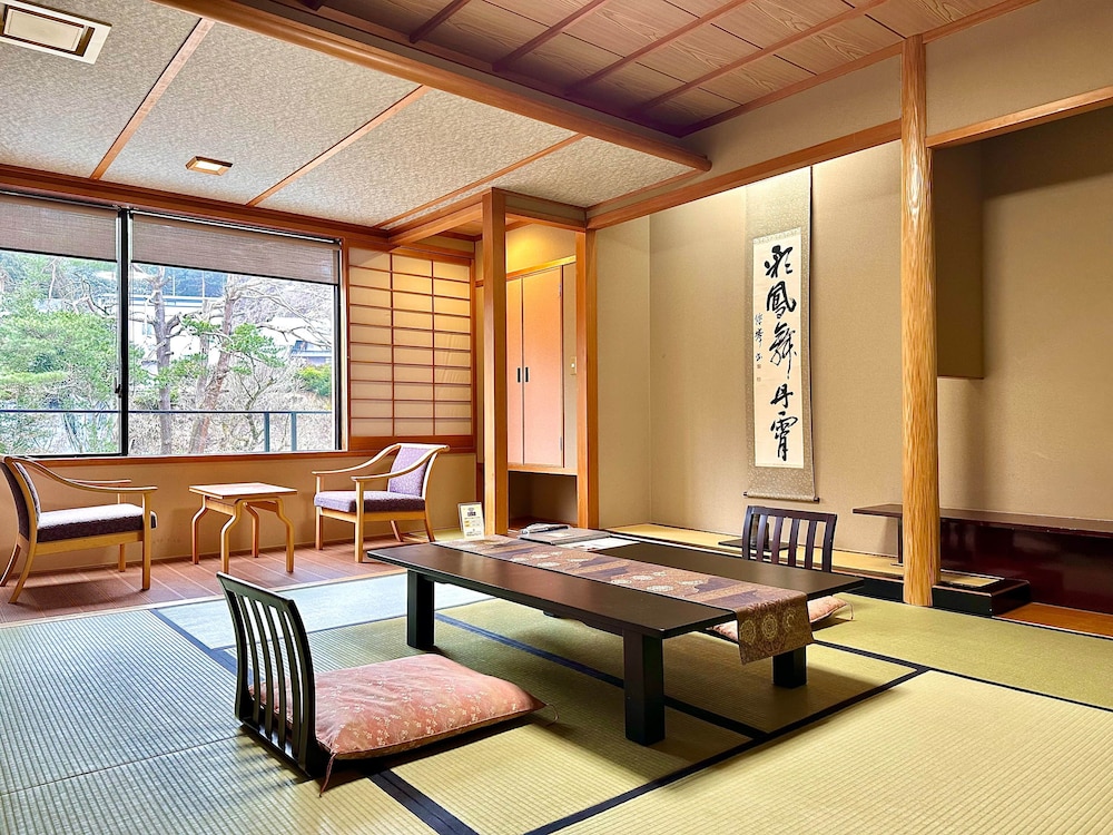 Traditional Quadruple Room, Non Smoking, Garden View (with toilet/sink/bath, east building) photo 2