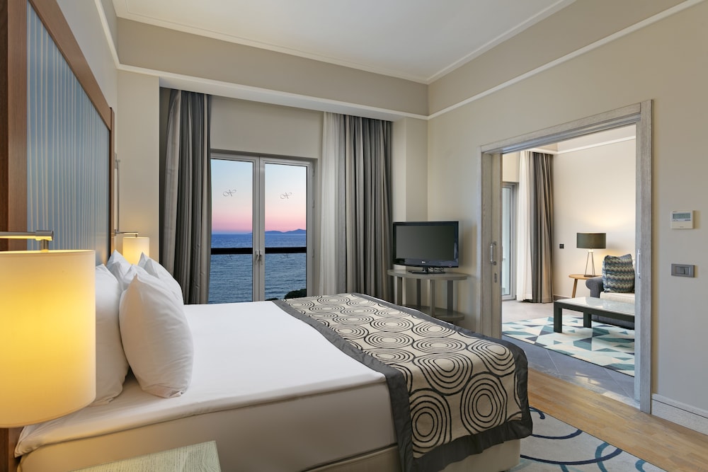 Suite (Sunset) photo 1