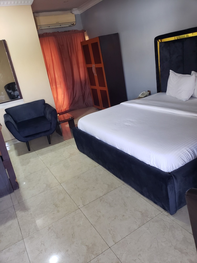 Executive Room - Photo 1