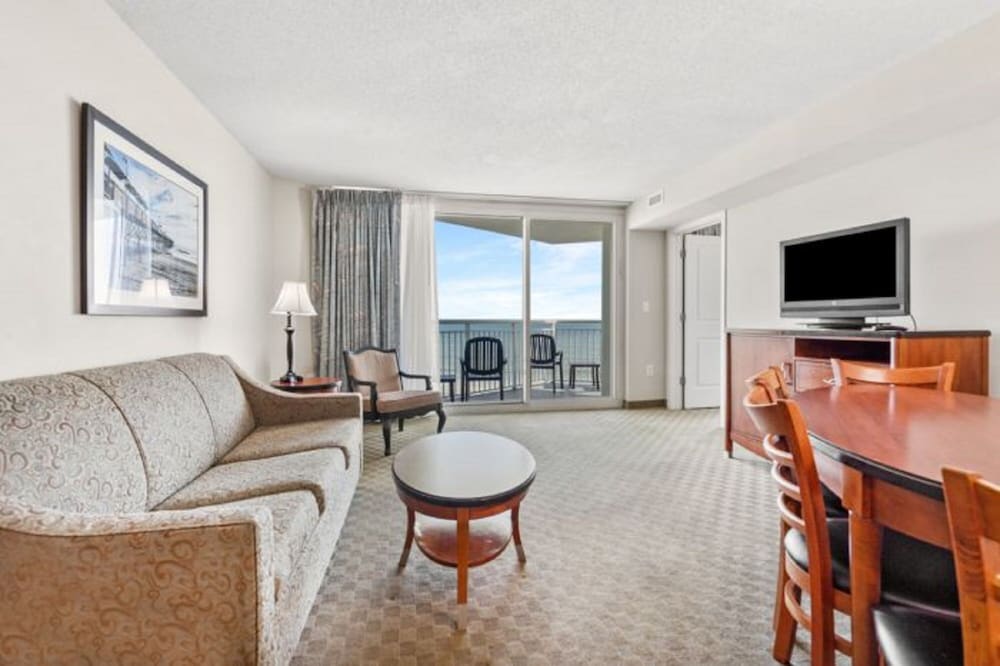 Deluxe Condo, 3 Bedrooms, Oceanfront (506)