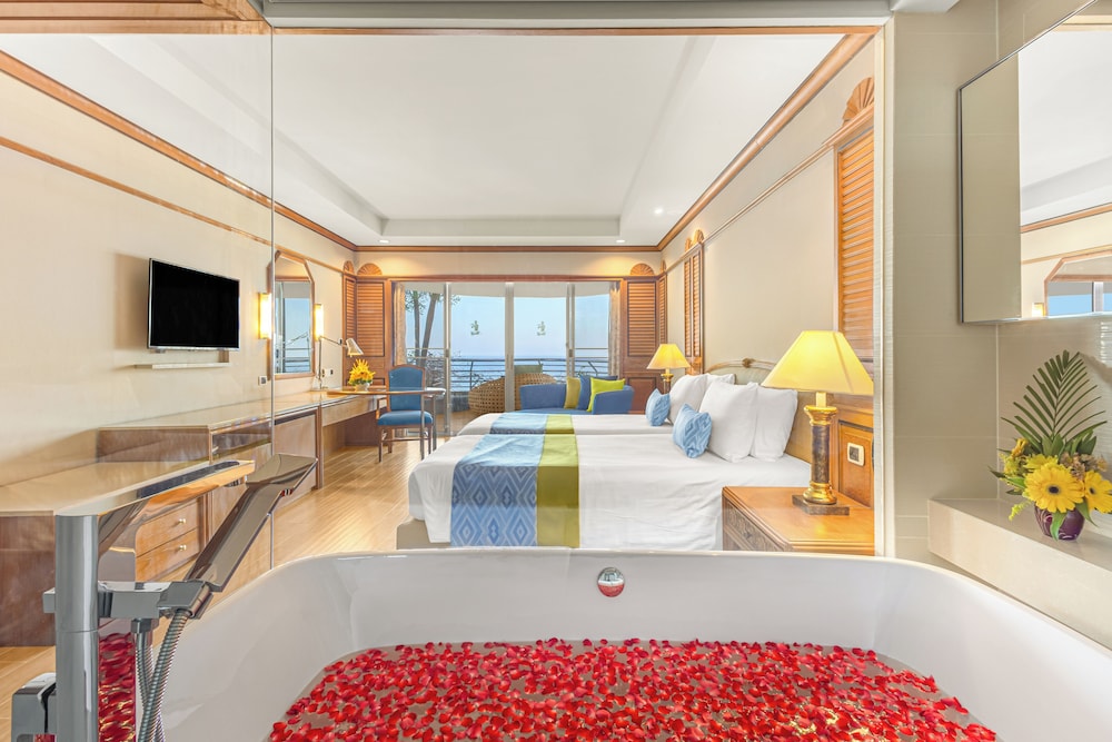 Available room thumbnail 6