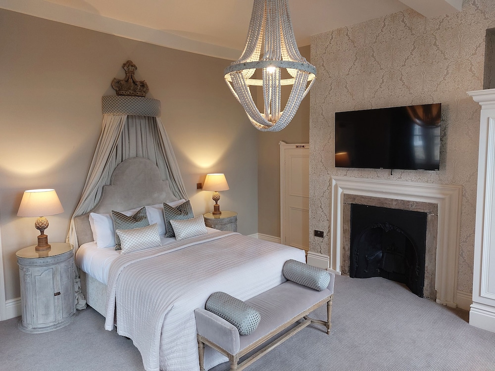 Manor Deluxe photo 3