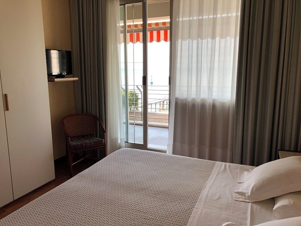 Panoramic Double Room, Lake View