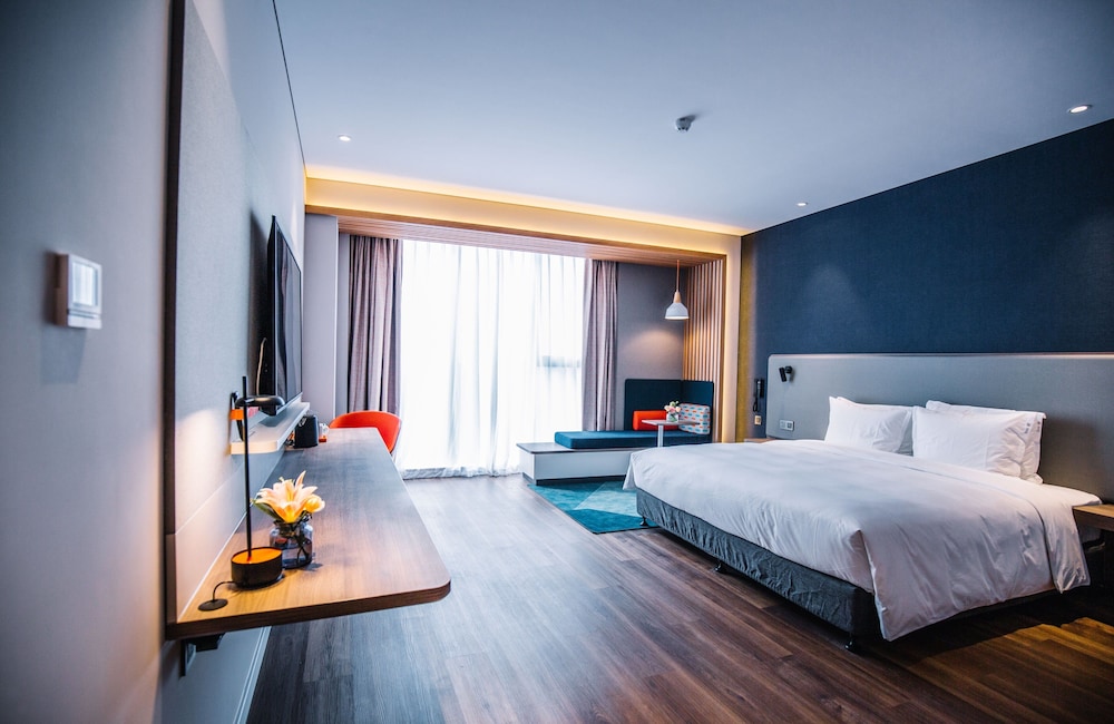 Standard Room, 1 King Bed (Extra Floor Space) photo 1