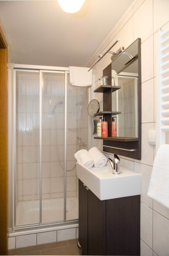 Single Room, 1 Twin Bed, Non Smoking, Private Bathroom photo 3