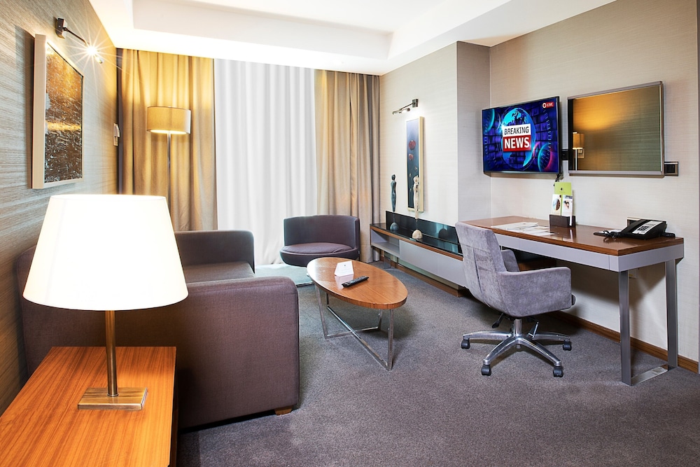Suite, 1 King Bed, Terrace