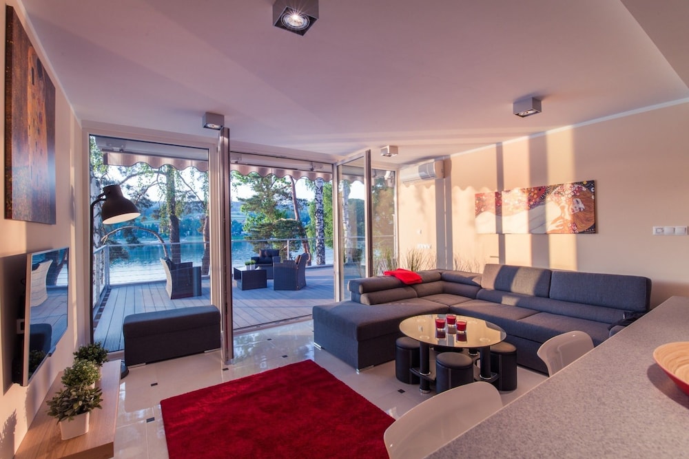 Executive Apartment, Lake View (Terrace 30m²) photo 1