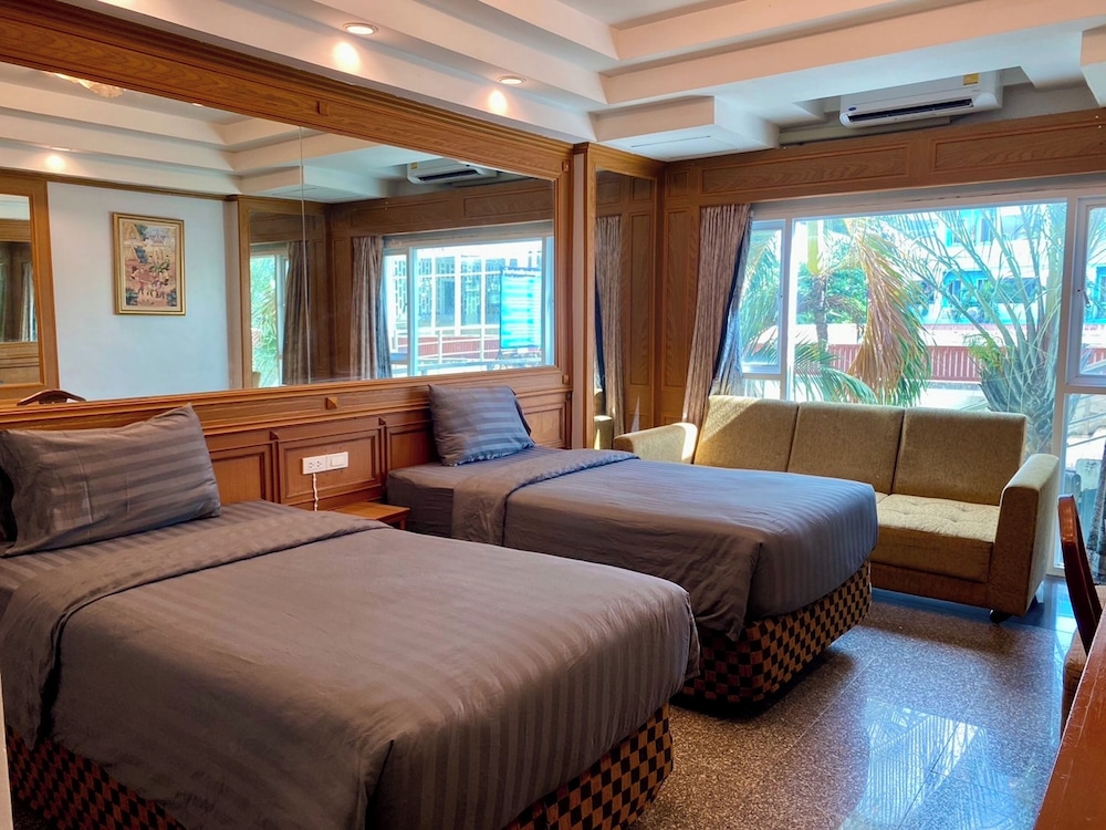 Deluxe Twin Room, Pool View