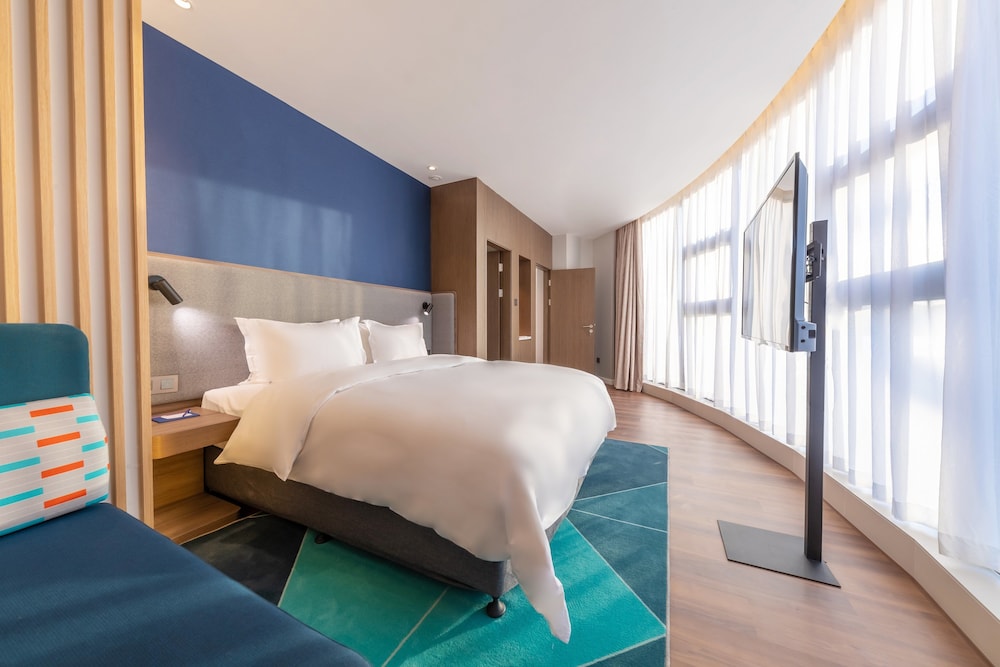 Standard Room, Multiple Beds (Extra Space) - Photo 5