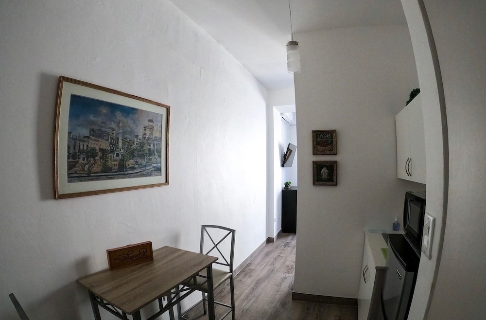 Suite #32 (With Balcony) photo 3