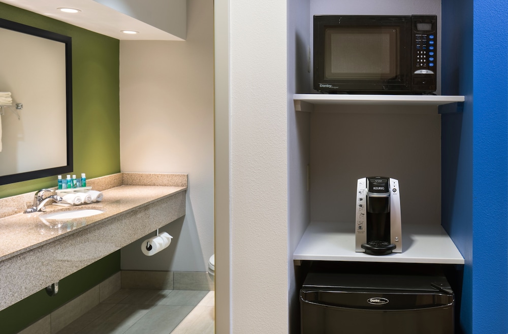 Standard Room, 2 Queen Beds, Accessible (Communications, Accessible Tub) - Photo 1