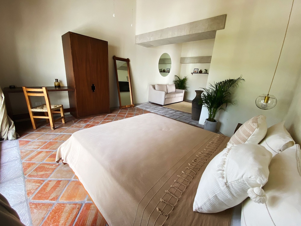 Deluxe Room - Photo 1