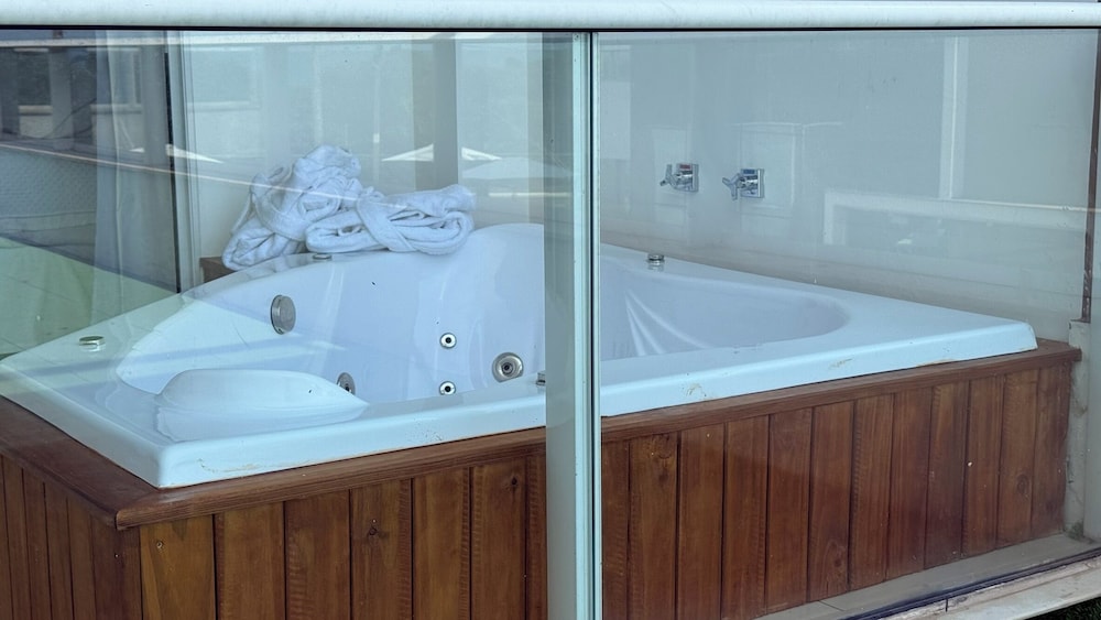 Suite with King-size bed and  Bathtub photo 1