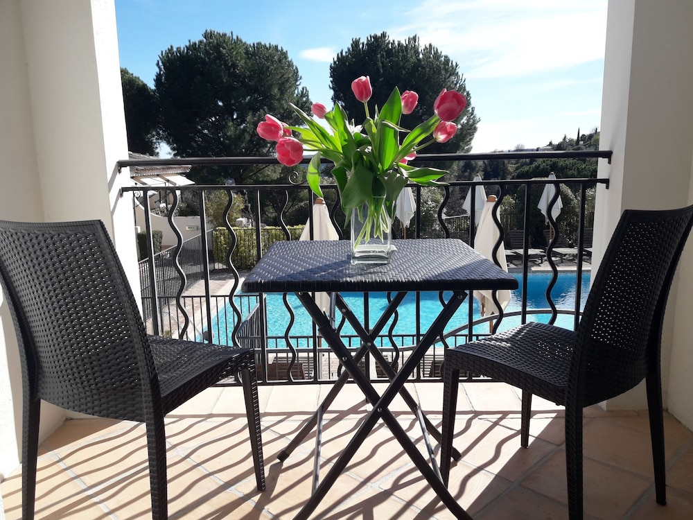 Superior Double Room, Balcony, Pool View - Photo 9