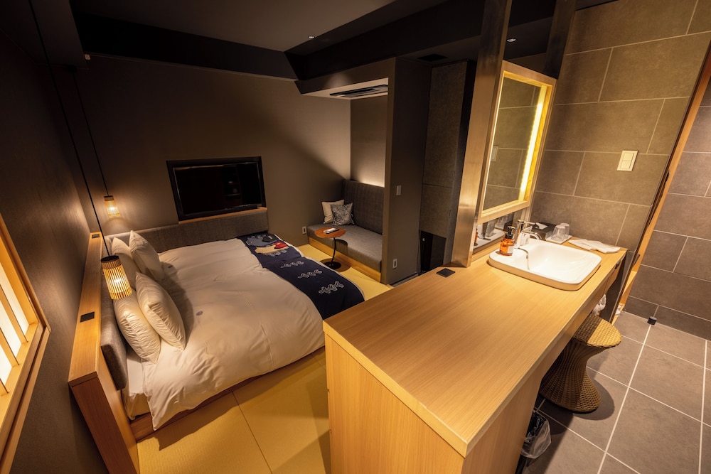Deluxe Twin Room with Roof Top Open Air Bath - Photo 10
