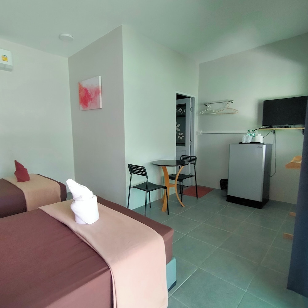 Deluxe Twin Room - Photo 9