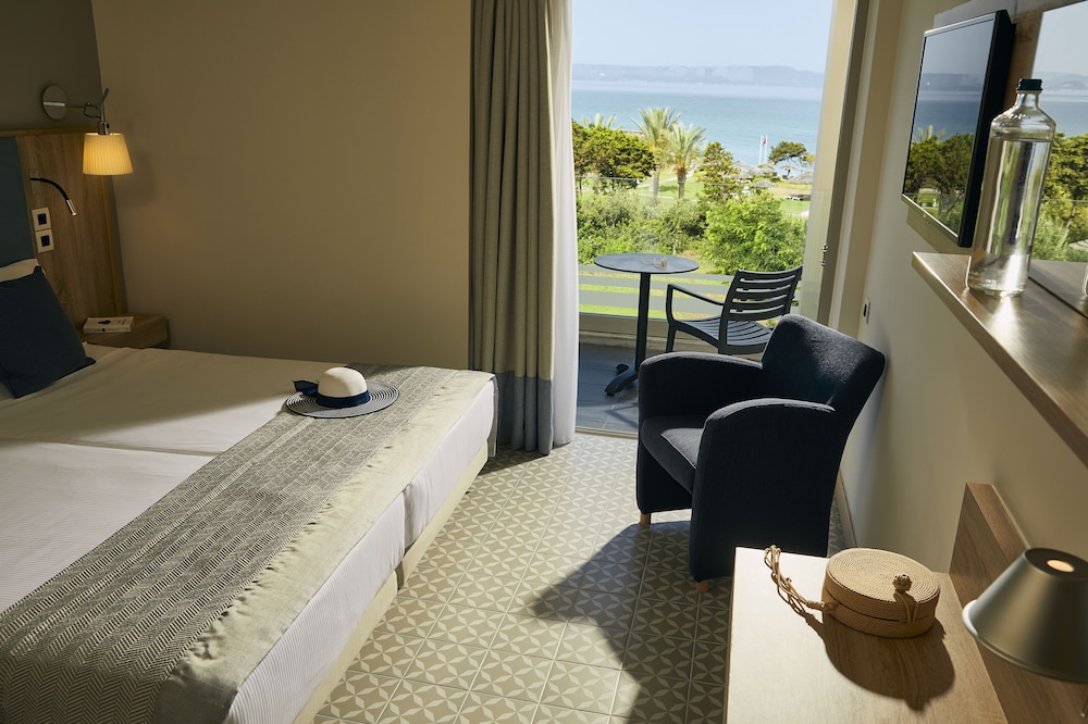 Classic Double Room Single Use (Sea Side) photo 1