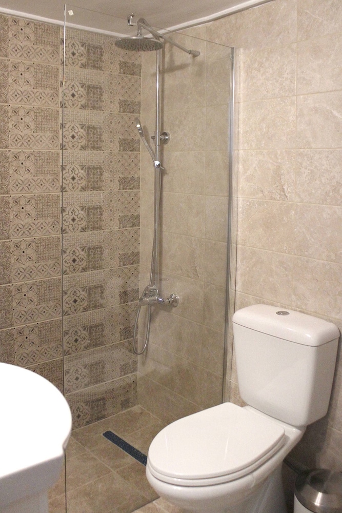 Relax in Elliniko Hidden Gem-vintage Bungalow With Garden and Hot Tub in an Iglo, Billede 11