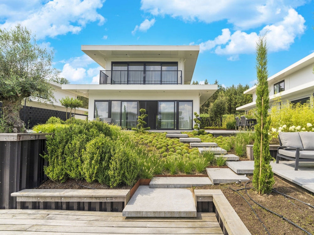 Villa photo 1