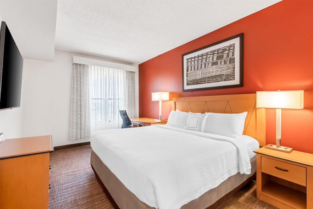 Suite, Multiple Beds, Roll-in Shower photo 2