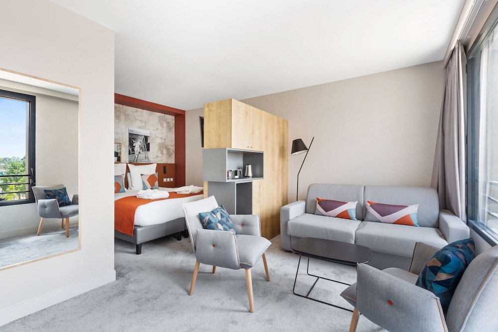 Family Room, 1 Queen Bed, Non Smoking (with Sofabed)