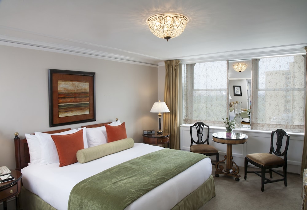 Superior Room, 1 King Bed, City View photo 2
