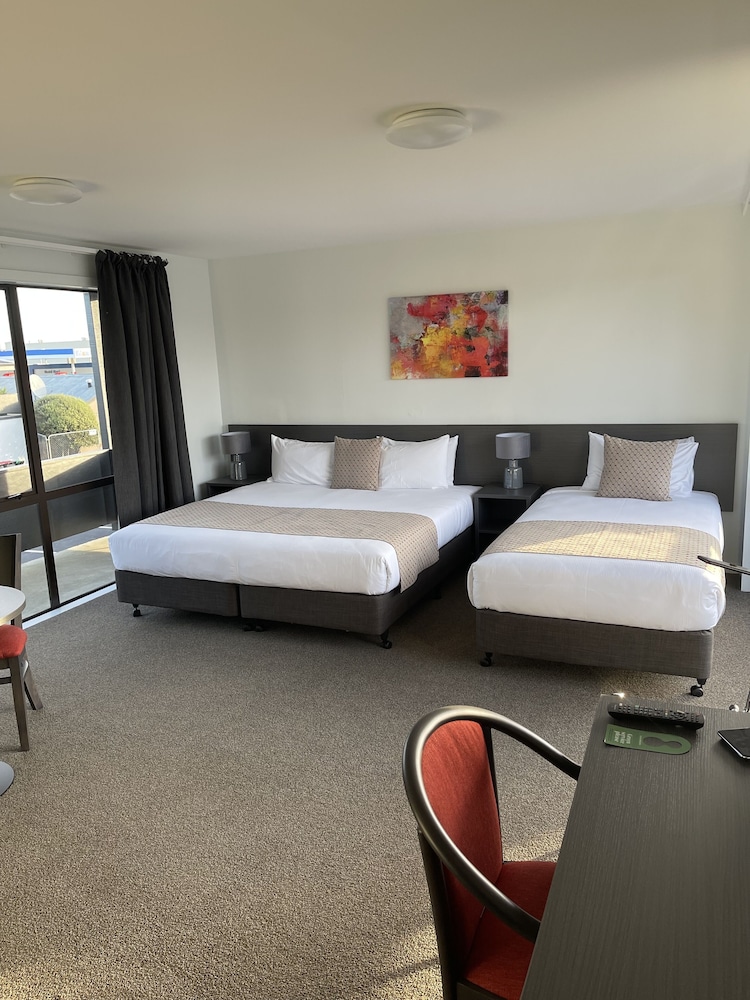 Deluxe Studio, Multiple Beds